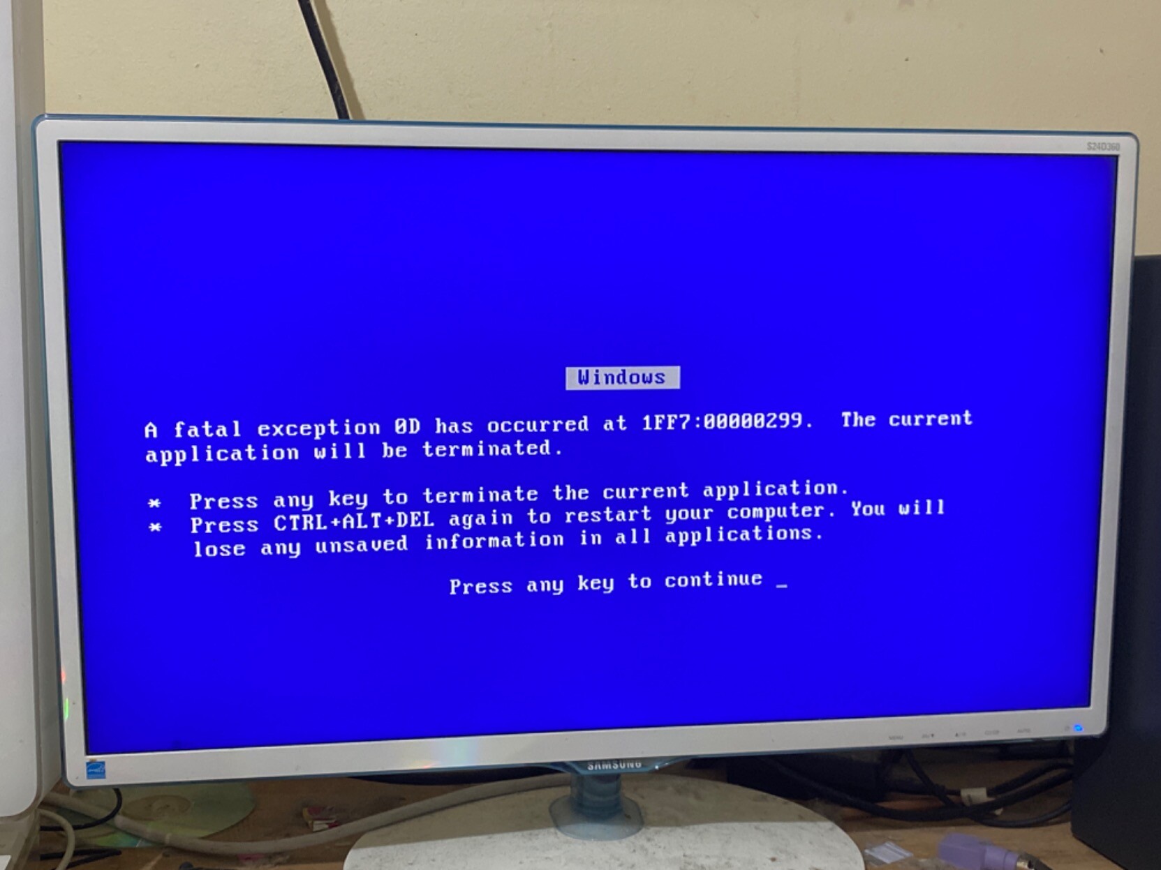 A blue screen of death saying a fatal exception occured.